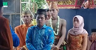 Para rawuh kakung putri sinedhahan ingkang minulya. Abizar Al Khalifi Suwarno Pasrah Temanten Kakung