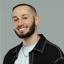 Molly Pyle's Instagram, Twitter & Facebook