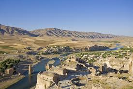 The river has numerous small tributaries running from its eastern bank, and is (1,180 miles) (1,899 km) in length. Tigris River National Geographic Society