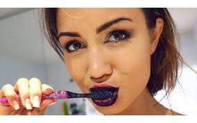 Cách làm trắng răng bằng than CỰC HIỆU QUẢ!!