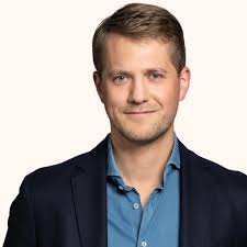 Robert Loos's Instagram, Twitter & Facebook