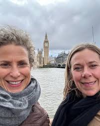 Première journée à Londres pour Annie et Julie. Visite de la boutique White  Stuff dans le quartier Kingston. @latitudesales #whitestuffuk First day in  London for Annie & Julie. Visit at the White
