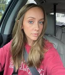 Belinda Crump's Instagram, Twitter & Facebook