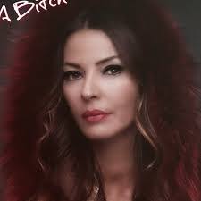 Kari Scull's Instagram, Twitter & Facebook