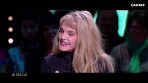 L Age Reel D Arielle Dombasle Est Devoile Par Un Journaliste De Liberation Prenez connaissance du thème astral d'arielle dombasle avec sa carte du ciel, un extrait de portrait astrologique et le calcul de ses dominantes il représente le chef, l'autorité, en plus du père et du mari, ; l age reel d arielle dombasle est