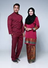 Baju kurung adalah pakaian tradisional masyarakat melayu, dipakai di malaysia, indonesia, brunei darussalam, singapura dan thailand bagian selatan. Pakaian Kebudayaan Di Malaysia