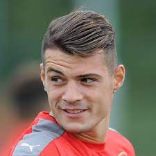 Granit Xhaka Undercut Modern Comb Over Soccer Hair Soccer Players Haircuts Soccer Hairstyles