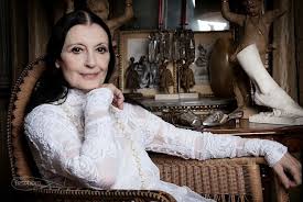 Questa mattina l'annuncio sui siti dei giornali: Carla Fracci Il Mito Della Danza Internazionale Il Mio Ritorno Alla Scala Potrei Dare Molto Ai Giovani