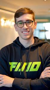 في المرحلة المبكرة من تأهيل الرباط الصليبي الأمامي (ACL)، اشتغلنا على أهداف  أساسية تساعد في بناء قاعدة قوية للتعافي:, 🔹 المريض كان في الجلسة الثانية  بعد العملية مباشرة, 🔹 بدأنا بتمارين لتنشيط عضلة ...