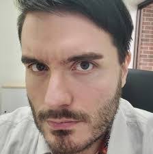 Robert Wortham's Instagram, Twitter & Facebook