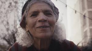 LA FILLE DANS LES BOIS