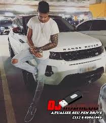 Um dia eu vi uma estrela cadente e fiz um pedido / creio, fui atendido / era só um menino brincando com os amigo / fiz essa aqui pra relembrar daqueles que estavam comigo / dividindo o sorriso / tudo que eu acredito, não demora, eu conquisto Pin Em Hip Hop Rap