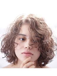 short curly hairstyles おしゃれまとめの人気アイデア pinterest りえ カーリーヘアスタイル カーリーボブ ウェービーヘア