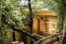 A l'intérieur, vous trouverez tout le confort moderne que vous alliez à carcassonne pour affaires ou bien pour les vacances, l'hotel du chateau vous proposera un moment plaisant. Les Cabanes Dans Les Bois A Villalier 3 Etoiles Grand Carcassonne