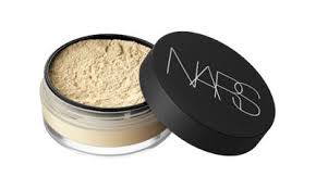 Bedak compact terbaik ini tidak akan mengeringkan kulit wajah anda justeru kulit anda lebih segar dan tekstur bedak amat ringan sekali dan tidak panas. 10 Rekomendasi Bedak Untuk Kulit Berminyak Terbaik Update Terbaru 2021