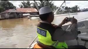 Perıngatan haul ke 15 abah guru sekumpul majelı… read more resep martabak manis teflon fermipan takaran sendok : Sekitar 500 Perahu Motor Arungi Sungai Martapura Menuju Haul Ke 15 Abah Guru Sekumpul Kantor Berita Kalimantan