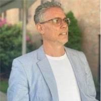 200+ "Gavin De" profiles