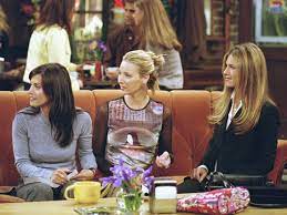 It turns out lisa kudrow didn't have the confidence of quirky and unfiltered phoebe buffay when the friends cameras turned off. Lisa Kudrow Says She Felt Like A Mountain Next To Friends Costars