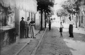 Prosperidad o la prosperidad es un barrio de madrid perteneciente al distrito de chamartín, situado en la zona noreste de la ciudad, colindante con por este motivo, el 19 de julio de 1860 se aprobaba el anteproyecto del ensanche de madrid para aumentar el espacio urbano de la capital, derribando. Antiguo Barrio Prosperidad Madrid Barrios De Madrid Arquitectura Espanola Madre