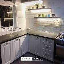 Saya akan jelaskan beberapa model lemari gantung yang paling sering di gunakan mulai dari (minimalis, modern, mewah, classic, dan unik) mana yang akan saya beirkan kepada anda bisa kalian baca di bawah ini. Inspirasi 36 Lemari Dapur Bawah Kompor