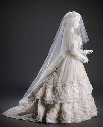 1870s Wedding Gown Courtesy Of The Cincinnati Art Museum Victorian Wedding Dress Victorian Wedding Wedding Dresses Vintage