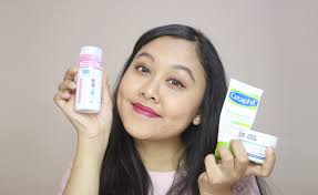 Ini karena kebanyakan produk yang beredar di pasaran akan membuat kulit kulit kering akan jauh lebih lembap dan kalian bisa mencegah penuaan dini. 3 Produk Moisturizer Untuk Kulit Kering Favoritku Lia Harahap