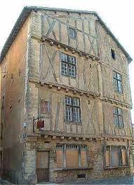 Maison Ancienne De Lusignan Maisons Anciennes Maison Poitou