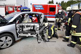 German Rescue Teams Tested The Carbon Fiber Cell Of The Bmw I3