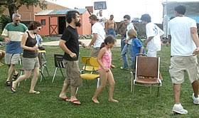 Recetario de juegos populares y tradicionales juegos de carrera, marcha y persecución. Juego De La Silla Wikipedia La Enciclopedia Libre