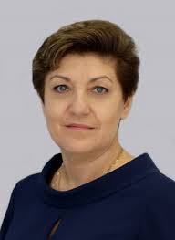 Мы попали на пересменку еще, юлия александровна привела нового врача с дежурной врач, юлия александровна, была с нами до конца до 14.00, пришла в реанимацию, узнать о моем. Kontakty