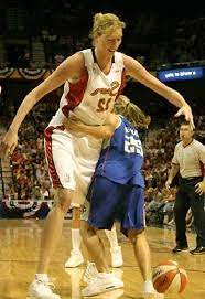 Margo dydek (sq) baloncestista polaca (es); Margo Dydek Poland Margo Dydek Was A Whopping 7 2 Tall The Polish Born Giant Had A Successful Basketball Career And Even Tall People Giant People Tall Women