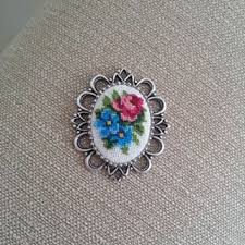 Gunaydin Bu Guzel Kolye Bugun Sahibine Gidecek Gule Gule Kullansin Crossstitch Crossstitcher Etamin De Boncuk Boncuk Projeleri Boncuk El Sanatlari