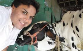 He discovered a connection between cancer and unresolved emotional conflicts. The Man Who Used A Cow To Cure His Terminal Cancer