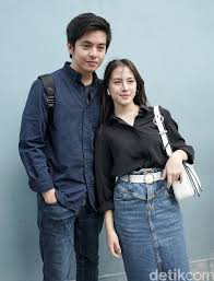 Liputan6.com, jakarta adhisty zara dan angga yunanda bermain apik dalam film mariposa.sebelumnya, mereka lebih dulu dipasangkan di film dua garis biru (2019). Angga Yunanda Dan Adhisty Zara Yang Kian Mesra