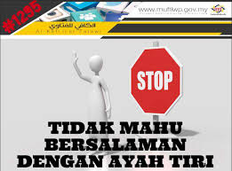 Penafian hubungan waris ini menunjukkan penafian nasab, sebab hubungan waris adalah implikasi dari nasab. Pejabat Mufti Wilayah Persekutuan Al Kafi 1295 Tidak Mahu Bersalaman Dengan Ayah Tiri