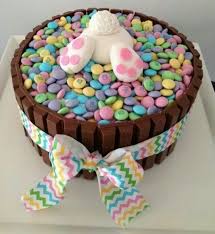 Motivtorte Ostern Ideen Fur Ostern Korb Mit Buntem Band Fullt Mit Bonbons Desserts Ostern Motivtorten Ostern Ostern Kuchen