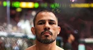 Pantoja somete a Asakura para marcar territorio en el UFC 310