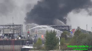 Footage showed flames rising hundreds firefighters try to extinguish fire at the factory of chemicals giant basf in ludwigshafen, germany where several people had been injured following. Explosion Bei Basf Grossbrand Mit Toten Schwerverletzten Grosseinsatz In Ludwigshafen E Youtube
