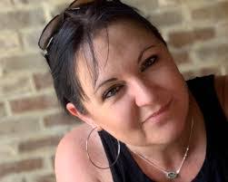 Brenda Houle's Instagram, Twitter & Facebook