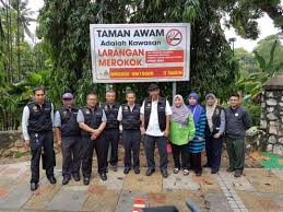 Beliau mengulas rungutan orang ramai yang tidak berpuas hati kerana terdapat individu kembali merokok di premis makanan selepas kedai makan dibenarkan beroperasi dan pelanggan dibenar makan dalam premis berkenaan. Contohi Selangor Haram Rokok Minum Arak Di Taman Awam