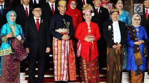 Kaos panitia hut ri ke 74 untuk perayaan pada tanggal 17 agustus 2019 memiliki banyak pilihan. Semarak Baju Adat Akan Warnai Upacara Kemerdekaan Di Istana Besok News Liputan6 Com