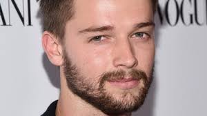 Kekasih Miley Cyrus Kecelakaan Mobil di Los Angeles