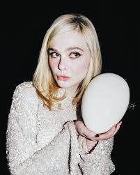 EXCLUSIVE: Your first look at News of the World—reuniting Tom Hanks with  Captain Phillips director Paul Greengrass—is here. Hanks plays Captain Jefferson  Kidd, a widower who travels through the Texas desert to