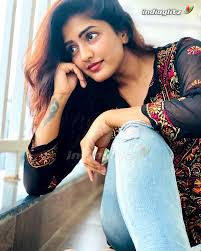Eesha Rebba Photos Tamil Actress Photos Images Gallery Stills And Clips Indiaglitz Com In 2020 Glamour Pics Photography Poses Women Girl Photo Poses