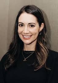 Shauna Farrell's Instagram, Twitter & Facebook