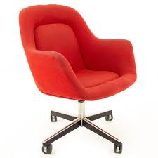 Max Pearson For Knoll Mid Century Red Upholstered Office Desk Chair Mcm By Modernhill From Modern Hill Of Countryside Il Attic In 2020 Office Desk Chair Mid Century Modern