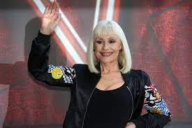 E' morta raffaella carrà, la nota cantante, presentatrice e soubrette italiana, molto apprezzata in tutto il mondo. Gsshd9jgfl3 3m