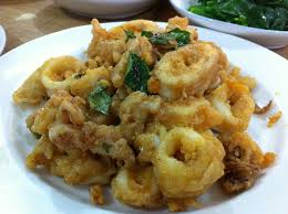 Salted Egg Deepfried Squid Like My Previous Entry The Salted Egg Chicken The Salted Egg Squid Is Appetizing And Makes A Cooking Seafood Salted Egg Man Food
