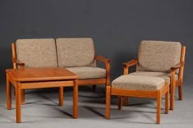 Falls du interesse an sofa daenisches design tests hast findest du zum beispiel bei der stiftung warentest viele testberichte zu produkten aus unterschiedlichen kategorien. Lot Art Danischer Mobelproduzent Sessel Mit Ottoman Tisch Und Ein 2 Sitzer Sofa Teak Danisches Design Von Glostrup Mobler 4