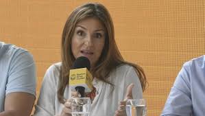 La ministra de educación de la ciudad autónoma de buenos aires, soledad acuña, que apuntó a los docentes como militantes en las escuelas en la cartera de educación porteña se incorporó en 2011 con el cargo de subsecretaria de equidad educativa, con la jefatura de mauricio macri, y desde. Ya Se Puede Comer Y Jugar A La Pelota En La Escuela Acuna Flexibilizo Los Protocolos